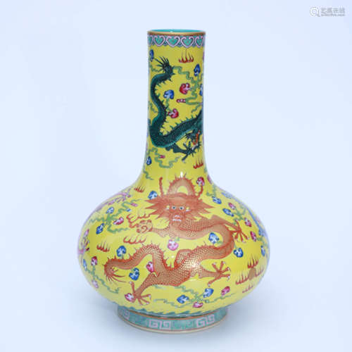 A Dragon Pattern Porcelain Vase