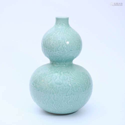 A Celadon-glazed Double-gourd-shaped Porcelain Vase