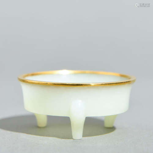 A Gilt-inlaid Jade Tripod Cup