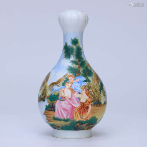 An Enamel-colored Figures Porcelain Garlic-headed Bottle