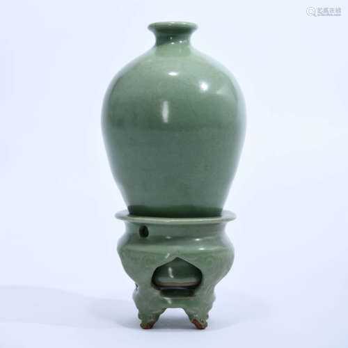 A Longquan Kiln Porcelain Meiping