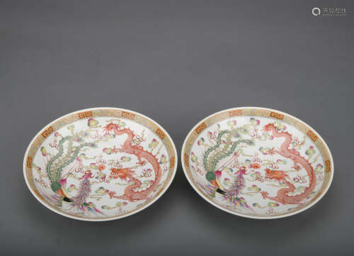 A pair of Wu cai 'dragon and phoenix' dish