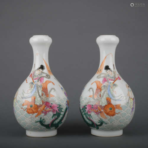 A pair of Wu cai 'figure' garlic-head vase