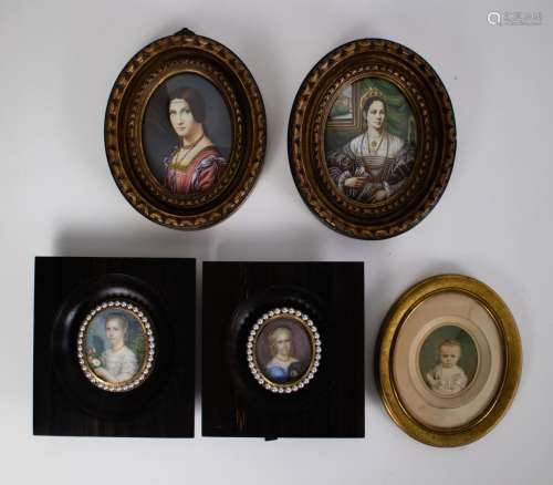 Lot with 5 miniatures