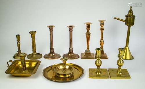 Lot with various copper candle sticks