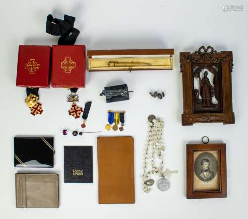Lot with various miscellanious items and medals.