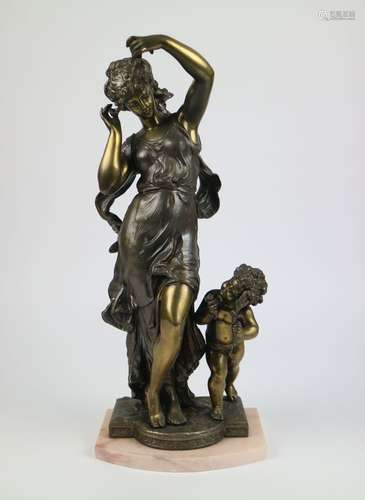 Artificial bronze Mother with child