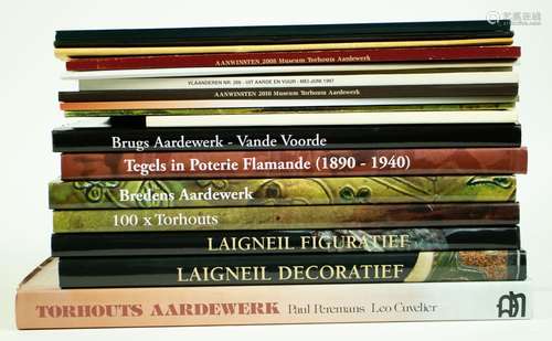 Lot art books flemish earthenware