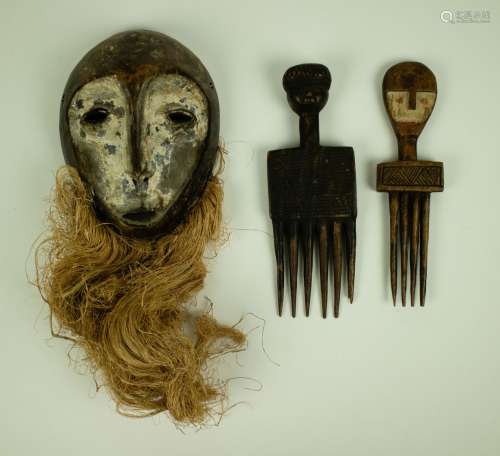 Lega mask and 2 combs