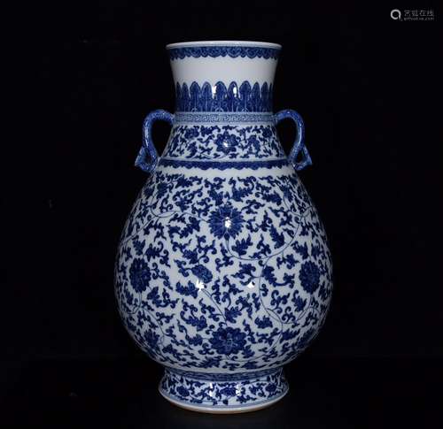 Qing Qianlong blue and white peony peony pattern Ruyi Zun