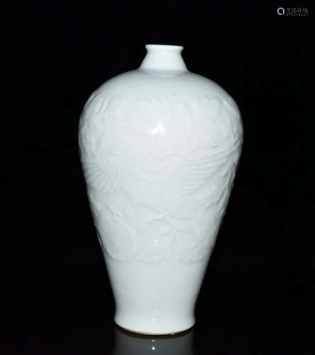 Yuan Dynasty sweet white glaze engraving phoenix pattern plu...