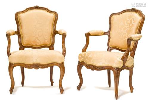 PAIR FAUTEUILS 