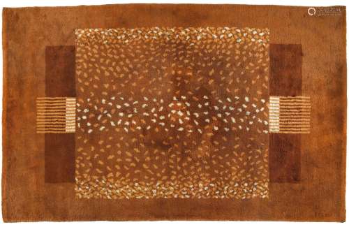 PAULELEEU，归属 （1906-1987）CARPET，c.1935.羊毛。棕色地面上有几何...