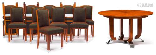 JULES LELEU(1883-1961)圆盘桌，配12把椅子，约1925年。胡桃木贴面，...