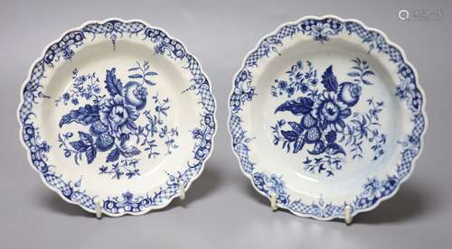 A pair of 18th century Worcester scalloped plates decorated ...