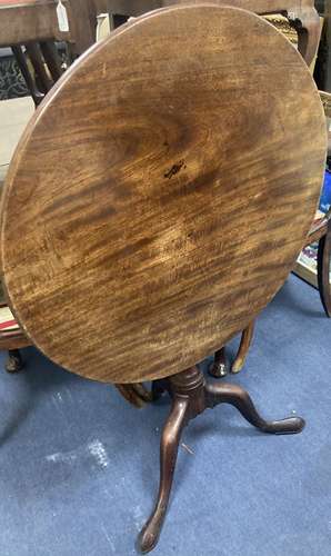 A George III mahogany circular tilt-top table, diameter 75cm...