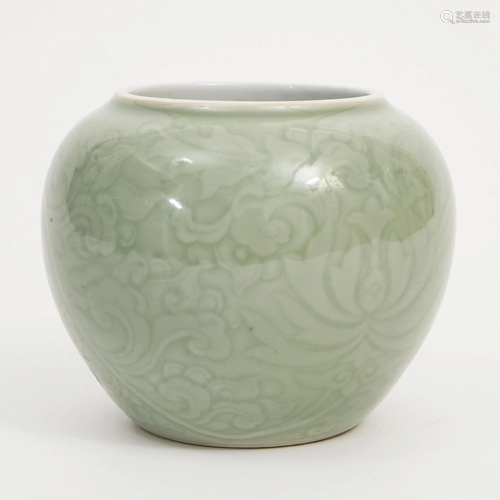 A YELLOWWISH PEA GRENN GLAZE JAR