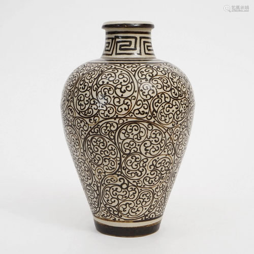 A JIZHOU KILN PLUM VASE WITH CURLY STRAW PATTERN