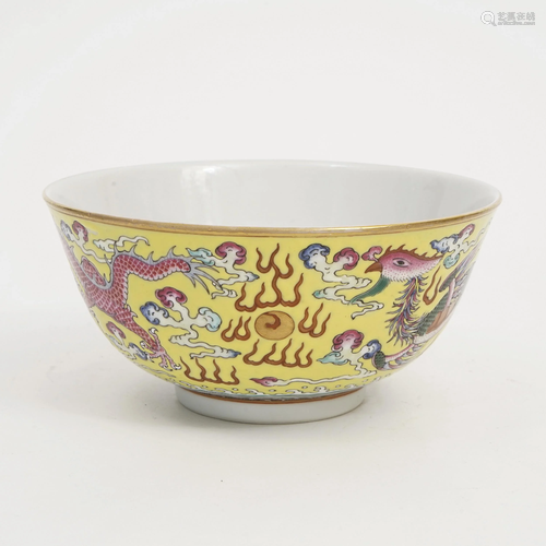 A FAMILLE ROSE DRAGON AND PHOENIX BOWL