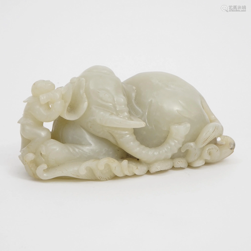 A HETIAN JADE ELEPHANT DECORATION