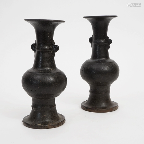 A PAIR OF BLACK GLAZE VASES FROM JIZHOU KILN