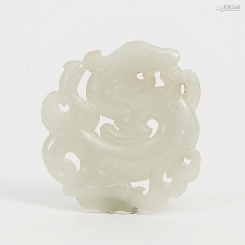 A WHITE JADE PENDANT WITH DRAGON PATTERN