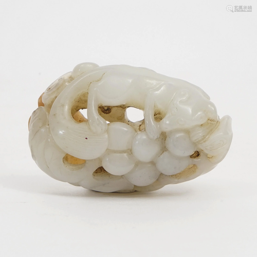 A WHITE JADE SQUIRREL GRAPE PENDANT