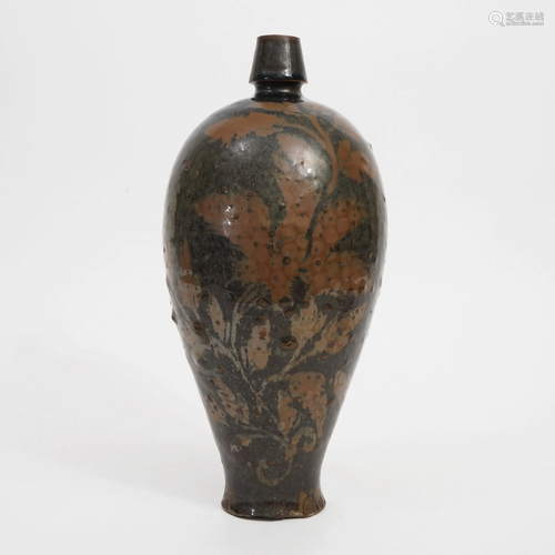 A CIZHOU KILN BROWN PLUM VASE