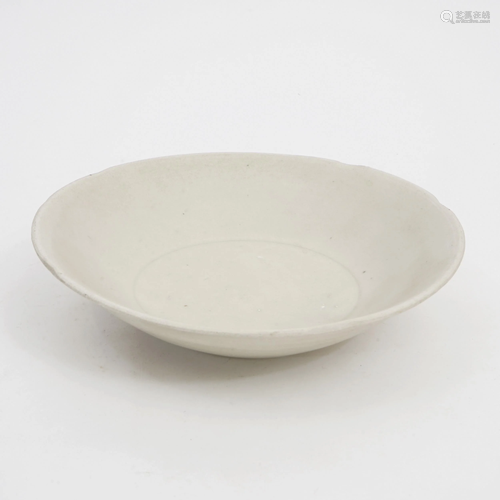 A LARGE WHITE GLAZE BOWL