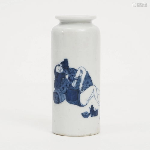 A BLUE AND WHITE FIGURE SNUFF BOTTLE