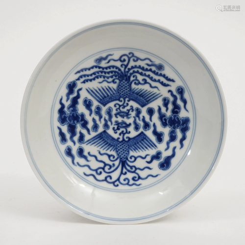 A BLUE AND WHITE PLATE WITH DOUBLE PHOENIX PATTERNS