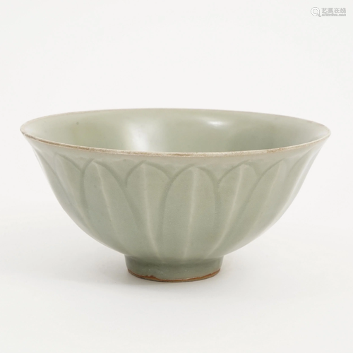 A LONGQUAN KILN CELADON LOTUS PETAL BOWL