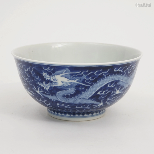 A BLUE AND WHITE BOWL WITH WHITE DRAGON PATTERN