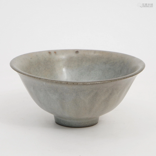 A LONGQUAN GUAN KILN BOWL