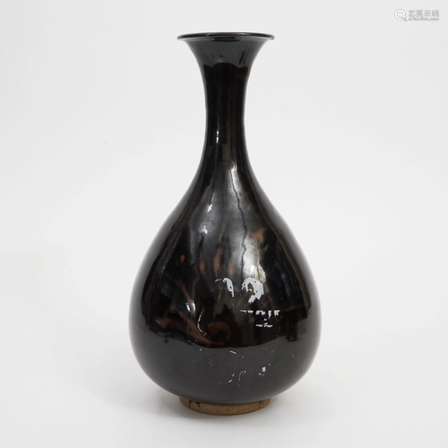 A BLACK-GLAZED AND BROWN COLORED VASE FROM CIZHOU KILN