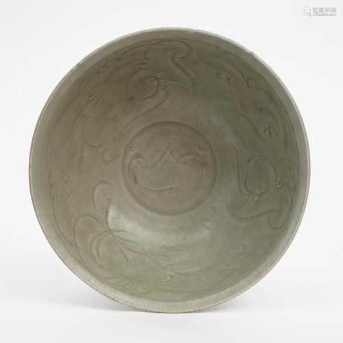 A LARGE BOWL OF FLOWER PICKING FROM LONGQUAN KILN