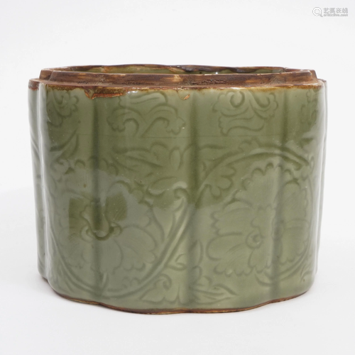 A LONGQUAN CELADON JAR