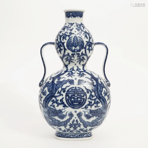 A BLUE AND WHITE DRAGON GOURD-SHAPED BOTTLE