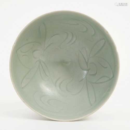 A LONGQUAN CELADON FLOWER BOWL