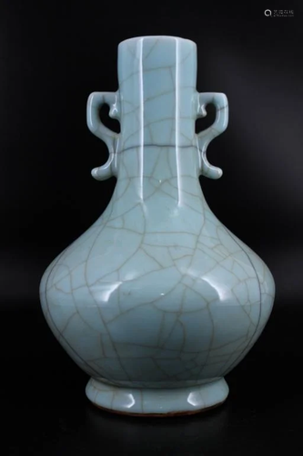 Song Porcelain Guanyao Crackled Vase