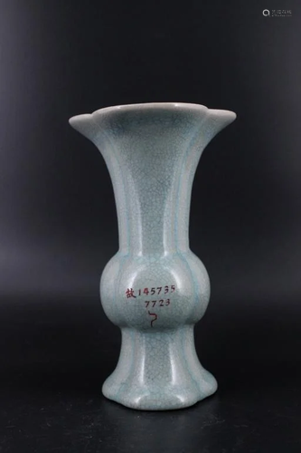 Song Porcelain GuanYao Vase