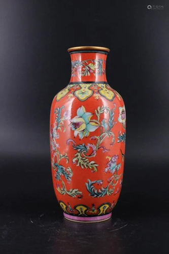 Qing Porcelain Red Floral Famille Rose Vase