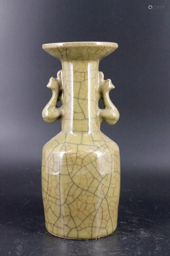 Song Ge Yao Crackled Ear Loop Vase