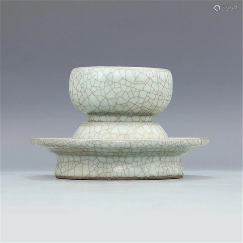 Song Guan kiln sky blue glaze fine broken grains