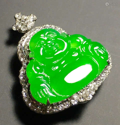 ICY GREEN JADEITE BUDDHA PATTERN PENDANT