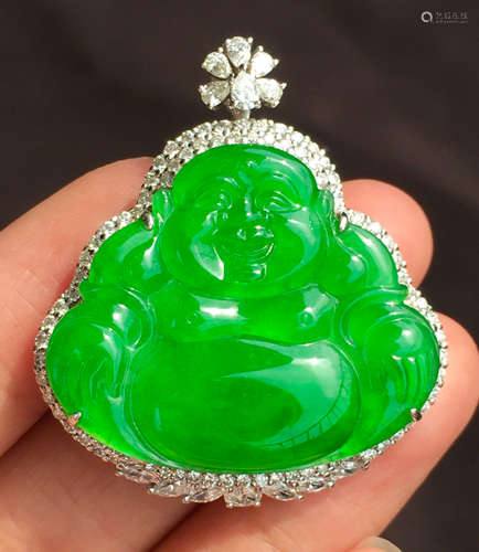 ICY GREEN JADEITE BUDDHA PATTERN PENDANT