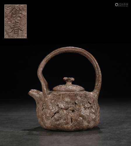 YIXING ZISHA 'LINGZHI FUNGUS' TEAPOT WITH LIFTING HANDLE