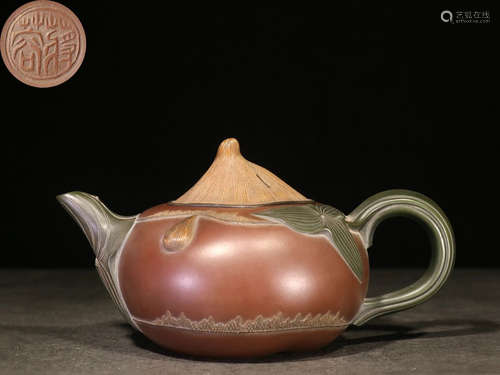 YIXING ZISHA 'WATER CHESTNUT' BULBOUS TEAPOT