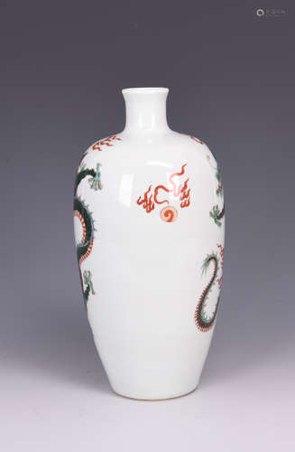 A MULTICOLORED DRAGON PORCELAIN VASE