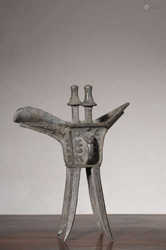 ARCHAIC BRONZE CAST RITUAL WINE VESSEL, JUE